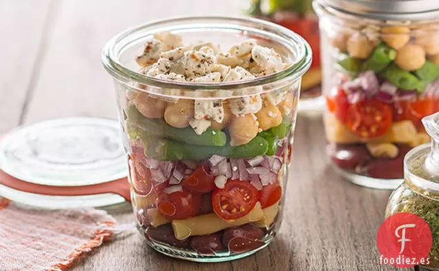 Ensalada de Frijoles en Capas con Queso Feta