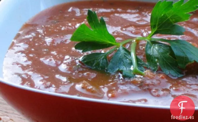 Sopa de Tomate con Ajo Asado y Hierbas