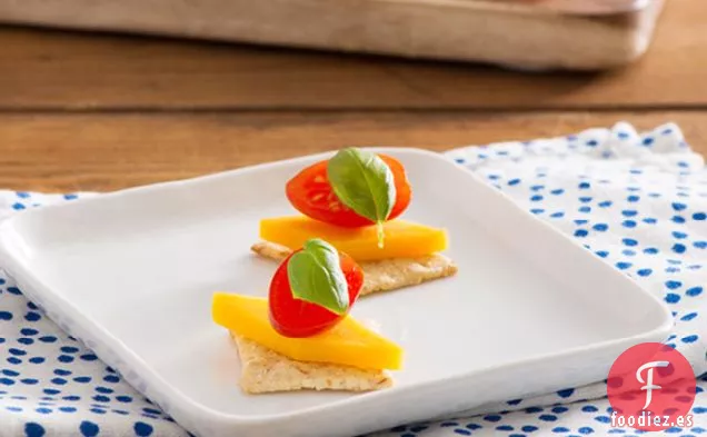 Canapés de Tomate y Queso