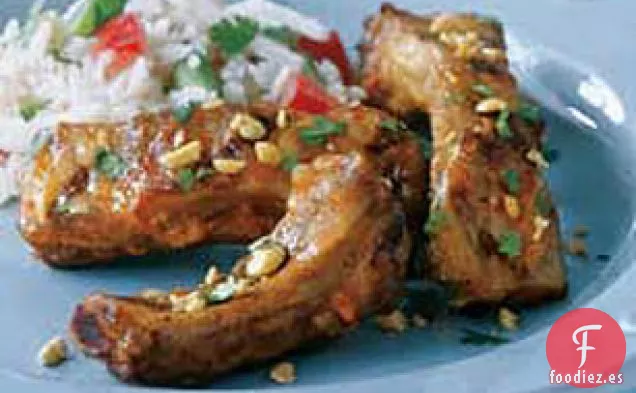 Costillas de Estilo Rústico a la Parrilla con Salsa de Mole de Maní