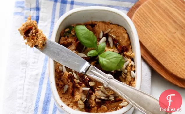 Paté de Semillas de Girasol con tomate y albahaca
