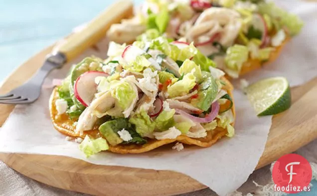 Tostadas de Ensalada de Pollo y Queso Feta
