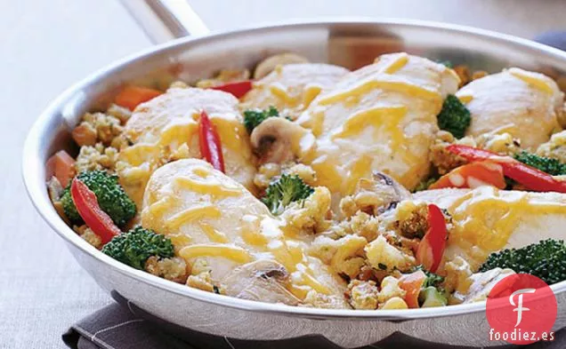 Sartén de Verduras y Pollo con Queso Cheddar