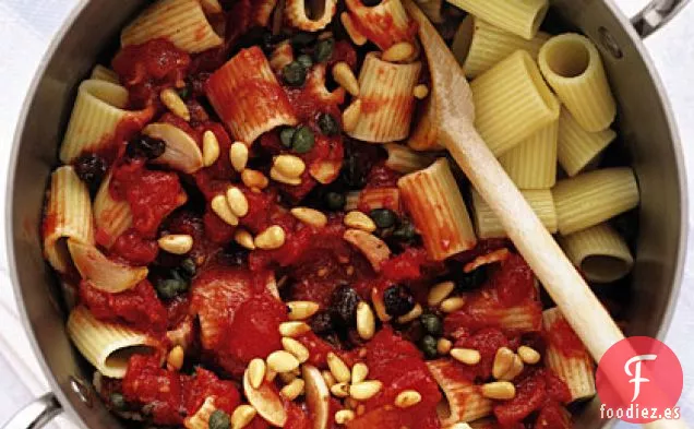 Rigatoni con Tomates, Pasas y piñones