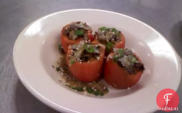 Tomates de Herencia Rellenos y Horneados al Estilo de la Paella