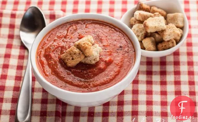 Sopa De Tomate Con Pimientos Rojos Asados