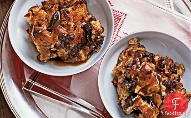 Budín De Pan De Chocolate Con Salsa De Caramelo