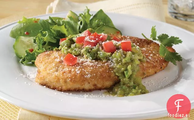 Pollo Crujiente a la Parmesana con Salsa de Aguacate