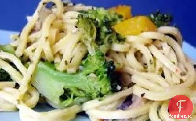 Linguini con Brócoli y Pimientos Rojos