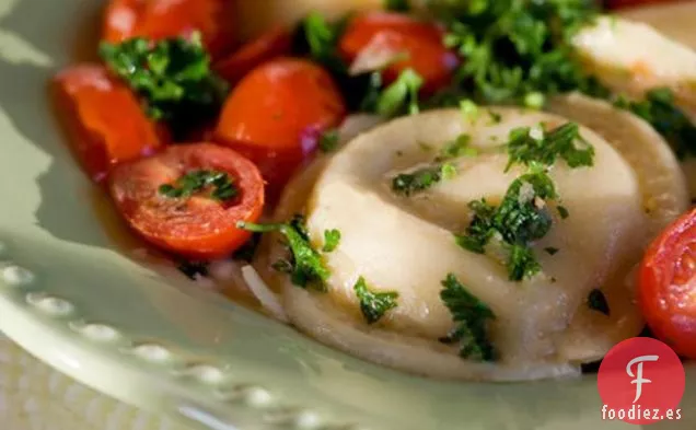 Ravioles Con Tomates En Salsa De Vino Blanco