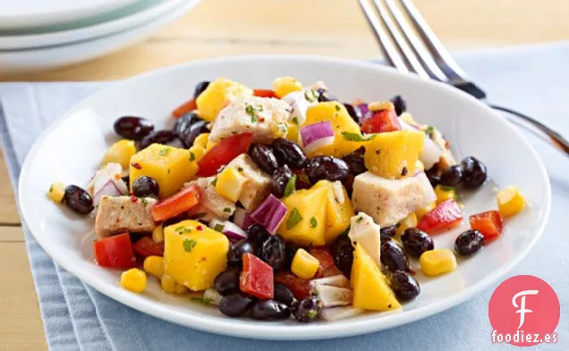 Ensalada de Pollo con Mango y Frijoles Negros
