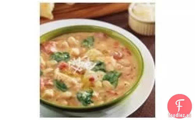 Sopa Cremosa de Frijoles Toscanos y Pollo