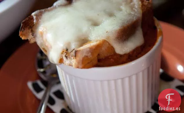 Sopa de Tomate Carbonizado con Mozzarella Derretida