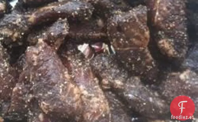 Carne seca en un ahumador