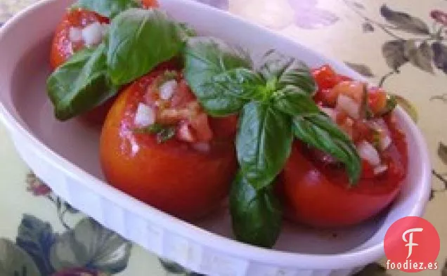 Pepinos Crujientes y Tomates en Vinagreta de Eneldo