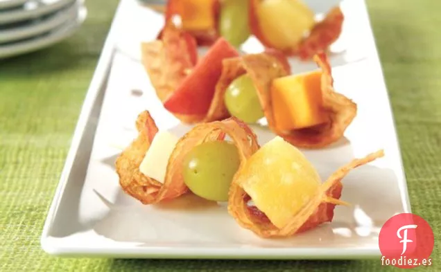 Bocados de Tocino, Queso y Frutas