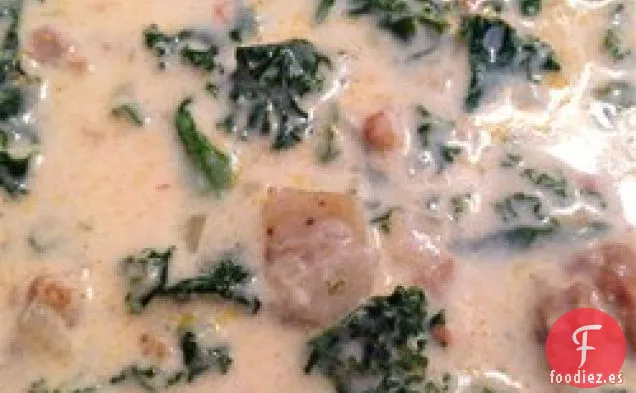 Sopa de Salchichas, Patatas y Col Rizada