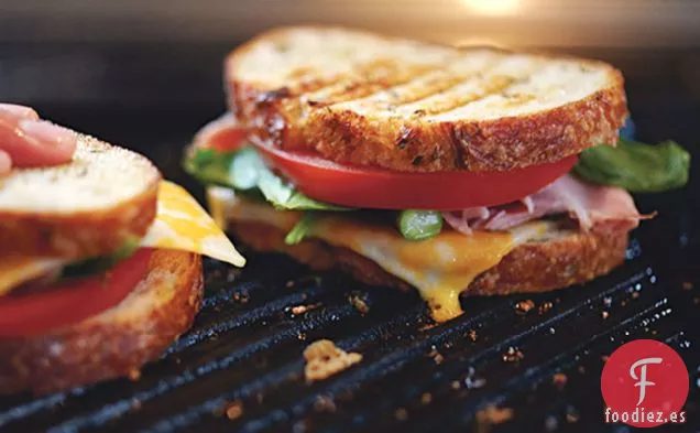 Sándwich H. A. T. (Jamón, Espárragos y Tomate)