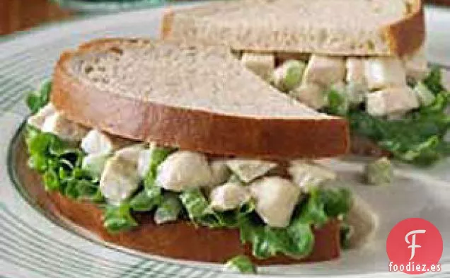 Sándwich de Ensalada de Pollo Dijon