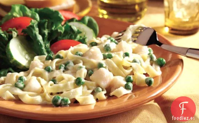 Fettuccine Alfredo con Vieiras y Guisantes