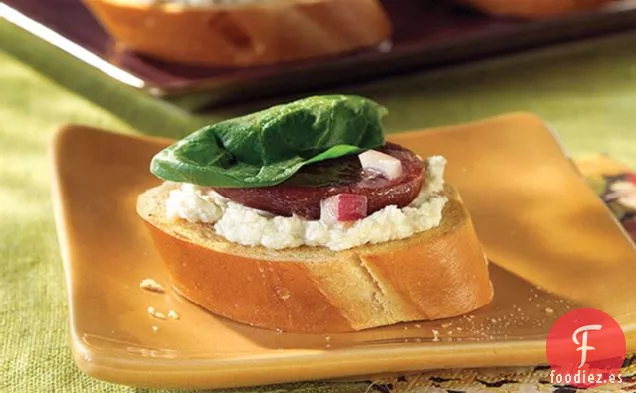 Bocados Tostados de Queso Feta y Remolacha
