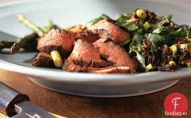 Bistec Asiático con Espárragos y Arroz Salvaje Pilaf