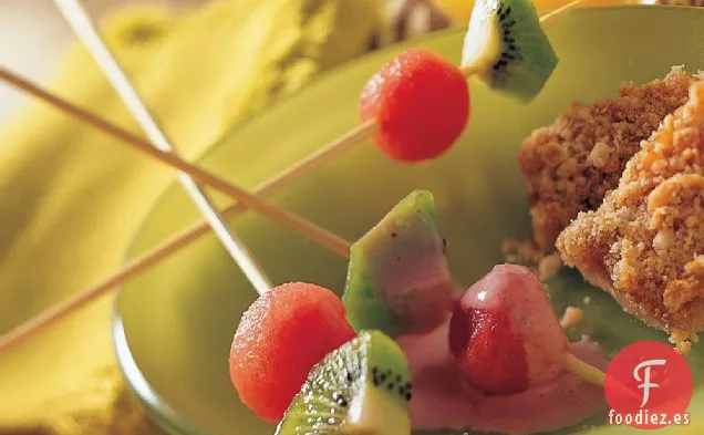 Brochetas de Sandía y Kiwi con Crema de Fresa Estrellada