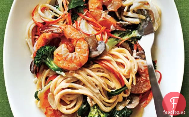 Linguini Cremoso con Camarones y Verduras