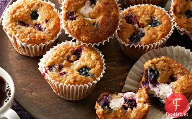 Muffins de Pastel de Queso con Avena y Bayas Silvestres