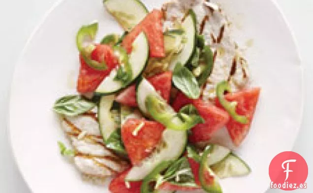 Chuletas De Cerdo A La Parrilla Con Ensalada De Sandía y pepino