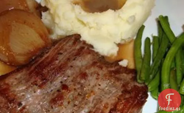 Filete a la Parrilla con Salsa de Demi de Oporto de Chalota Asada y Judías Verdes a la Parrilla con Ajo
