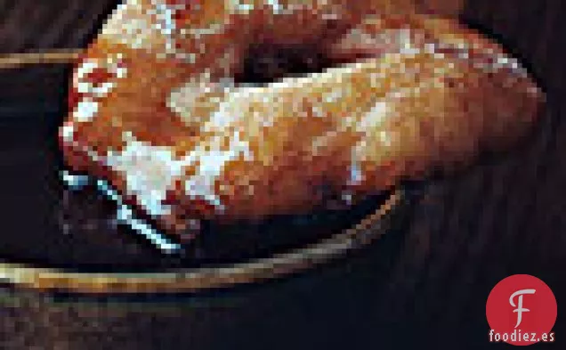 Buñuelos de Sidra de Manzana con Salsa de Caramelo de Mantequilla y Ron