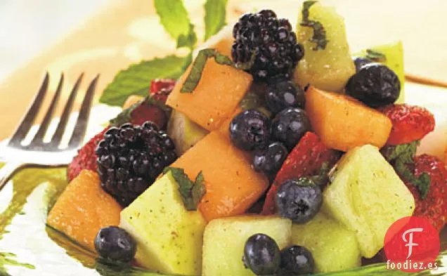 Ensalada de Melón, Bayas y Peras con Sirope de Cayena, Limón y Menta