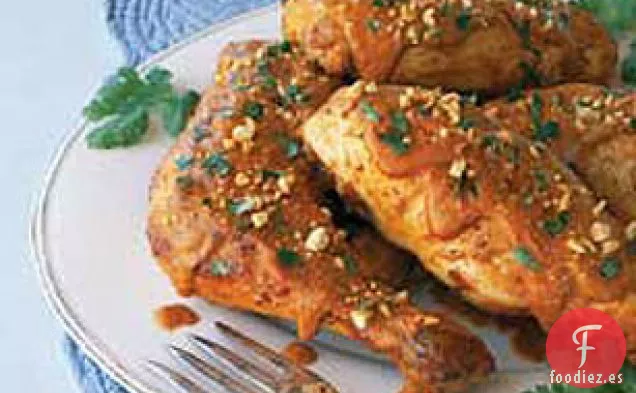 Pollo Estofado en Salsa de Maní y Mole