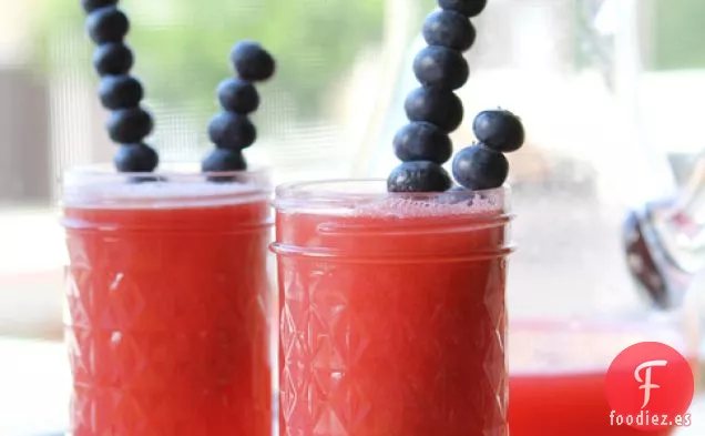 Limonada De Sandía Y Menta Con Brochetas De Arándanos