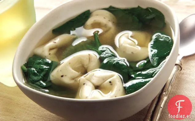 Sopa Oriental de Tortelloni de Espinacas y Pollo