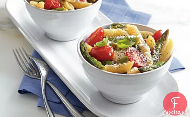 Pasta de Primavera con Espárragos y Tomates Uva