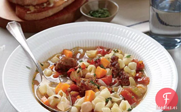 Minestrone de Garbanzos y Salchichas