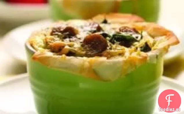 Tazas de Huevos al Horno con Salchicha de Pollo al Estilo Rústico