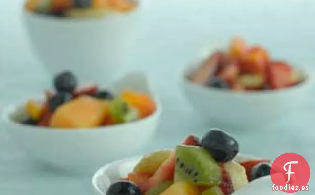 Ensalada De Frutas Con Aderezo De Semillas De Amapola