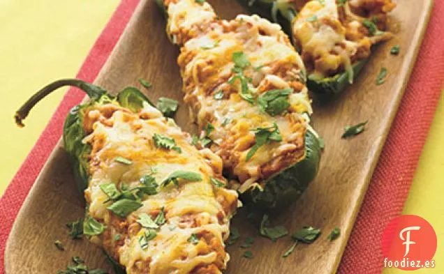 Poblanos de Frijoles Refritos con Queso