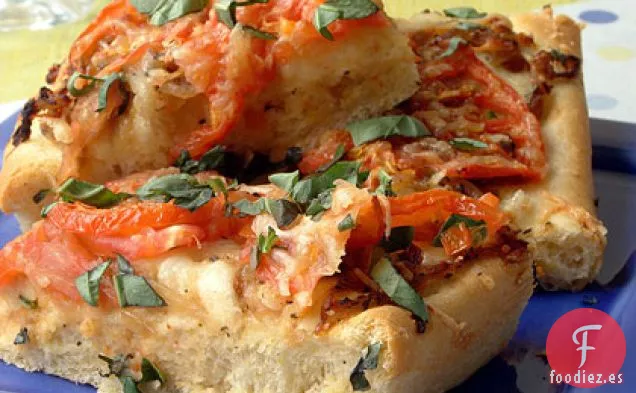 Focaccia de Tomate y Parmesano con Cebolla Caramelizada