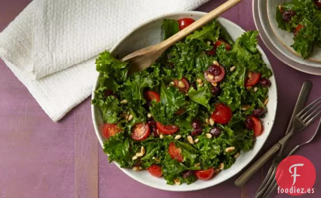Ensalada de Col Rizada con Arándanos