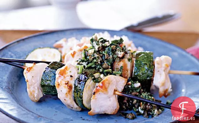 Spiedini de Pollo y Calabacín con Salsa Verde de Almendras