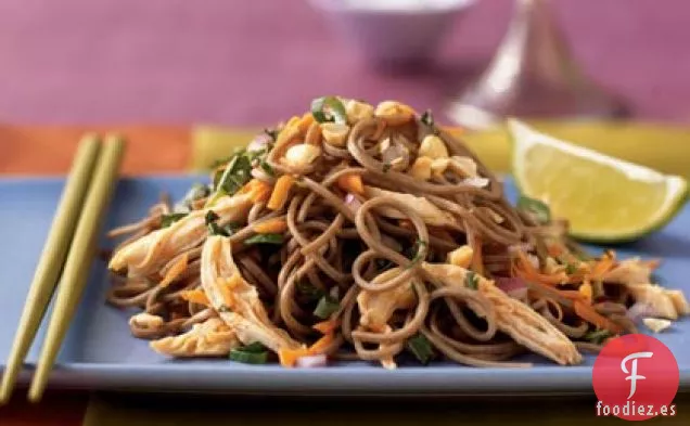Ensalada Soba de Pollo con Maní