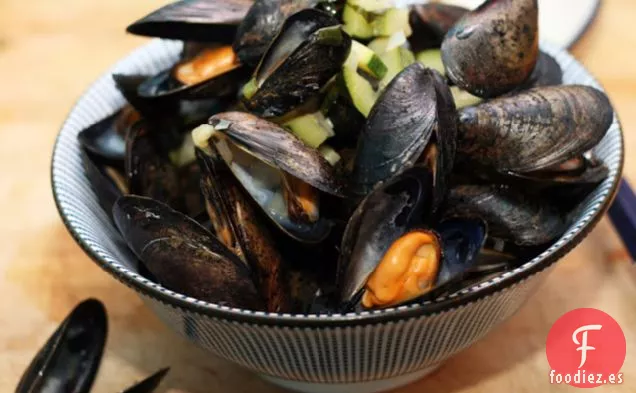 Mejillones Con Calabacín Y Albahaca