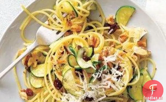 Receta De Espaguetis Con Calabacín, Nueces Y Pasas