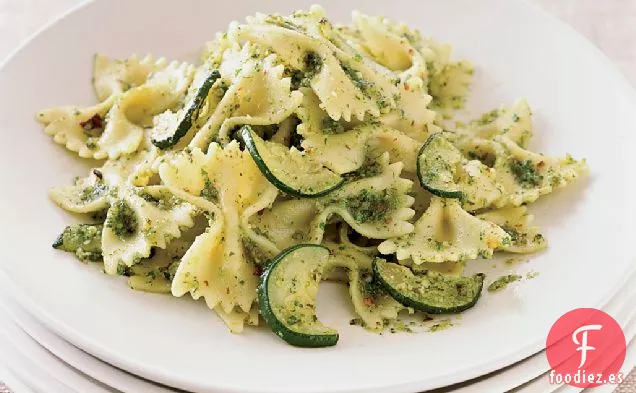 Farfalle con Calabacín y Pesto de Perejil y Almendras