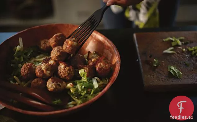 Ensalada Sabrosa de Albóndigas de Pavo