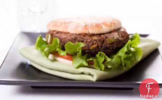 Hamburguesa De Pavo Con Frijoles Negros Con Calabacín Frito Por Los Hermanos Deen